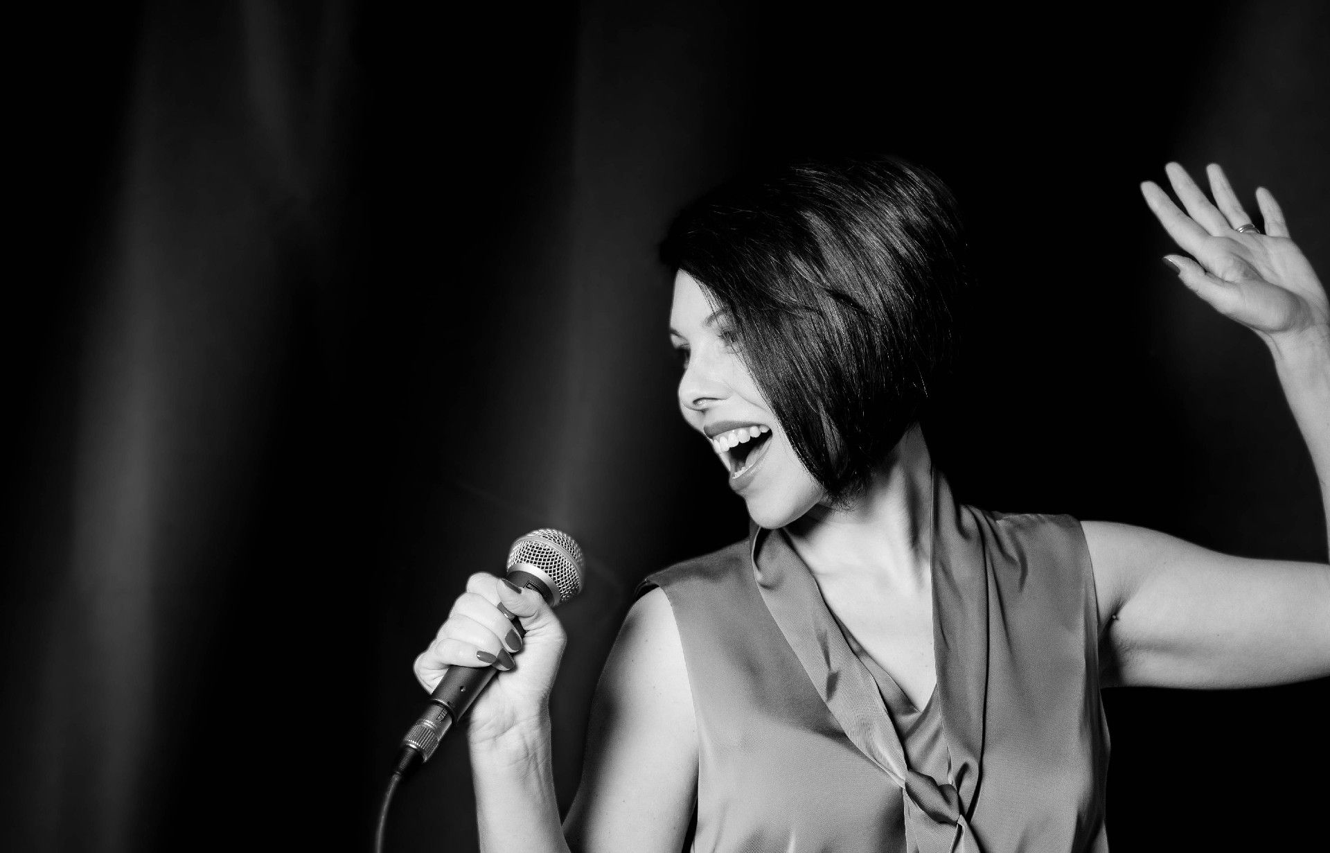 <hr class="uk-divider-small uk-divider">